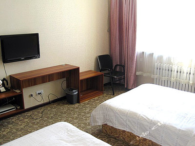 機場路龍鳳家園南門，繁華生活的優質選擇